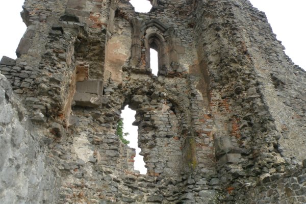 Múr hradu Slanec
