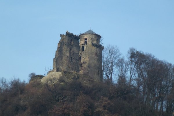 Slanský hrad má novú strechu