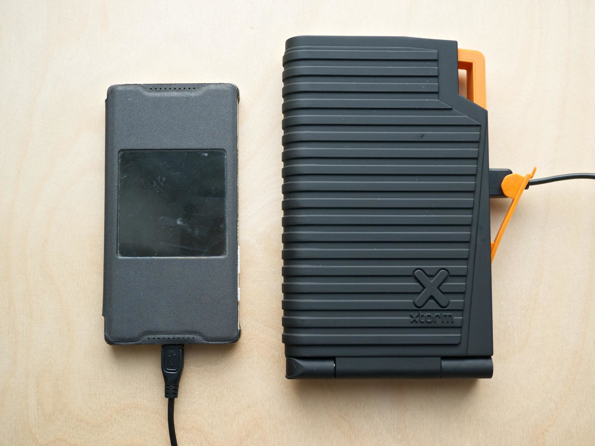 Solárna nabíjačka Xtorm Evoke s 10000 mAh akumulátorom a dvojicou nabíjacích USB portov