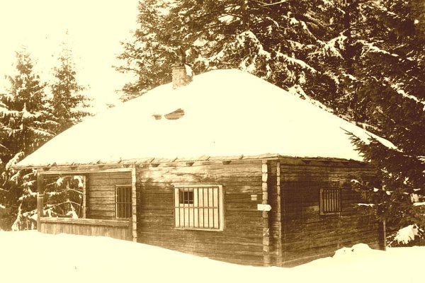 Dědečkova chata v 70-tych rokoch 20. storočia (zdroj: archív Klubu slovenských turistov Lokomotíva Banská Bystrica)