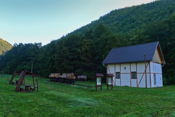 Expozícia lesnej železnice na hornom konci Hrabičova