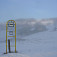 Typický vzhľad označníka ČSAD v osade Biele Vody (pri Hriňovej) ponorenej do hmly v zimnej inverzii