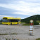 Ekologický nízkopodlažný autobus na Zlatom návrší medzi kosodrevinou