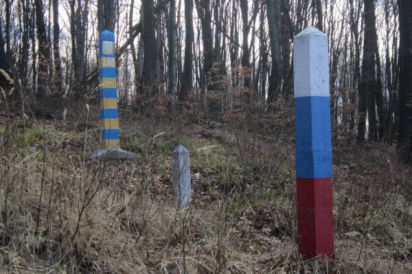 Slovensko-ukrajinská hranica neďaleko Kosmatca (Косматець), apríl 2016