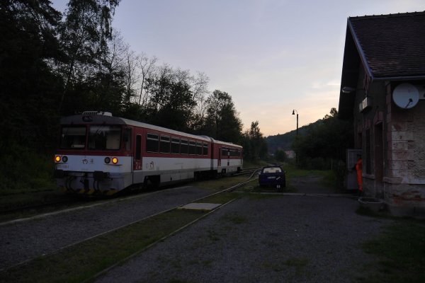 Lokálka Lučenec - Utekáč v rannej stanici Zlatno