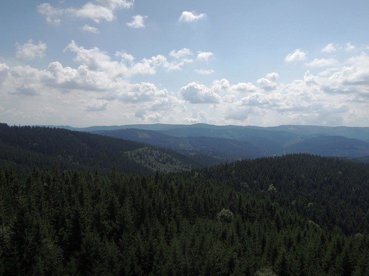 E3 západ, Moravsko-sliezske Beskydy – Čarták, pohľad na pohraničný hrebeň Javorníkov