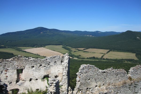 Ponitrianska magistrála, Tribeč -  hrad Jelenec (Gýmeš), pohľad na Veľký Tribeč 