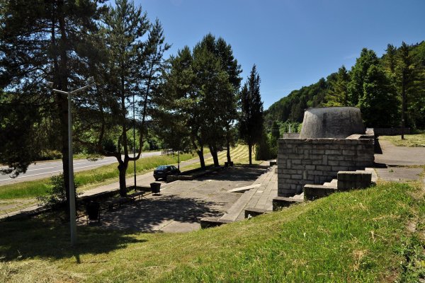 Priestranstvo v okolí pamätníka SNP na okraji Nemeckej (vápenka)