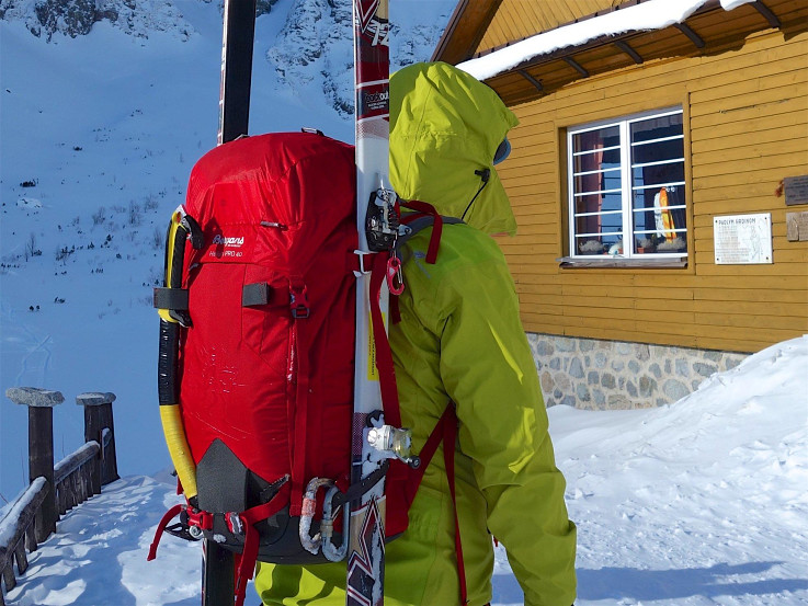 Batoh Bergans Helium Pro je určený najmä do zimných podmienok 
