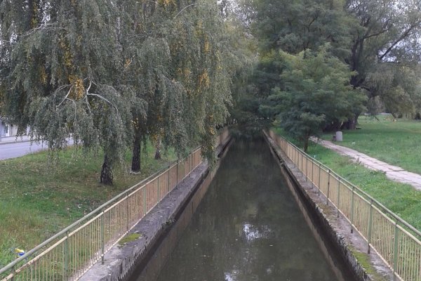Potok Perec (vodný kanál) v Leviciach
