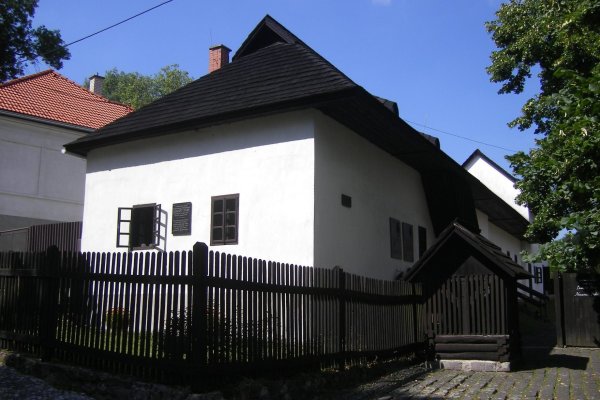 Rodný dom A.Dubčeka a Ľ.Štúra v Uhrovci, foto Michal Bukvai