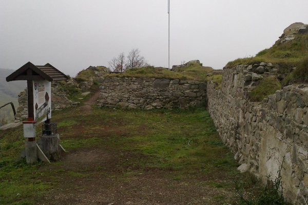 Ruiny hradu Šebeš po obnove