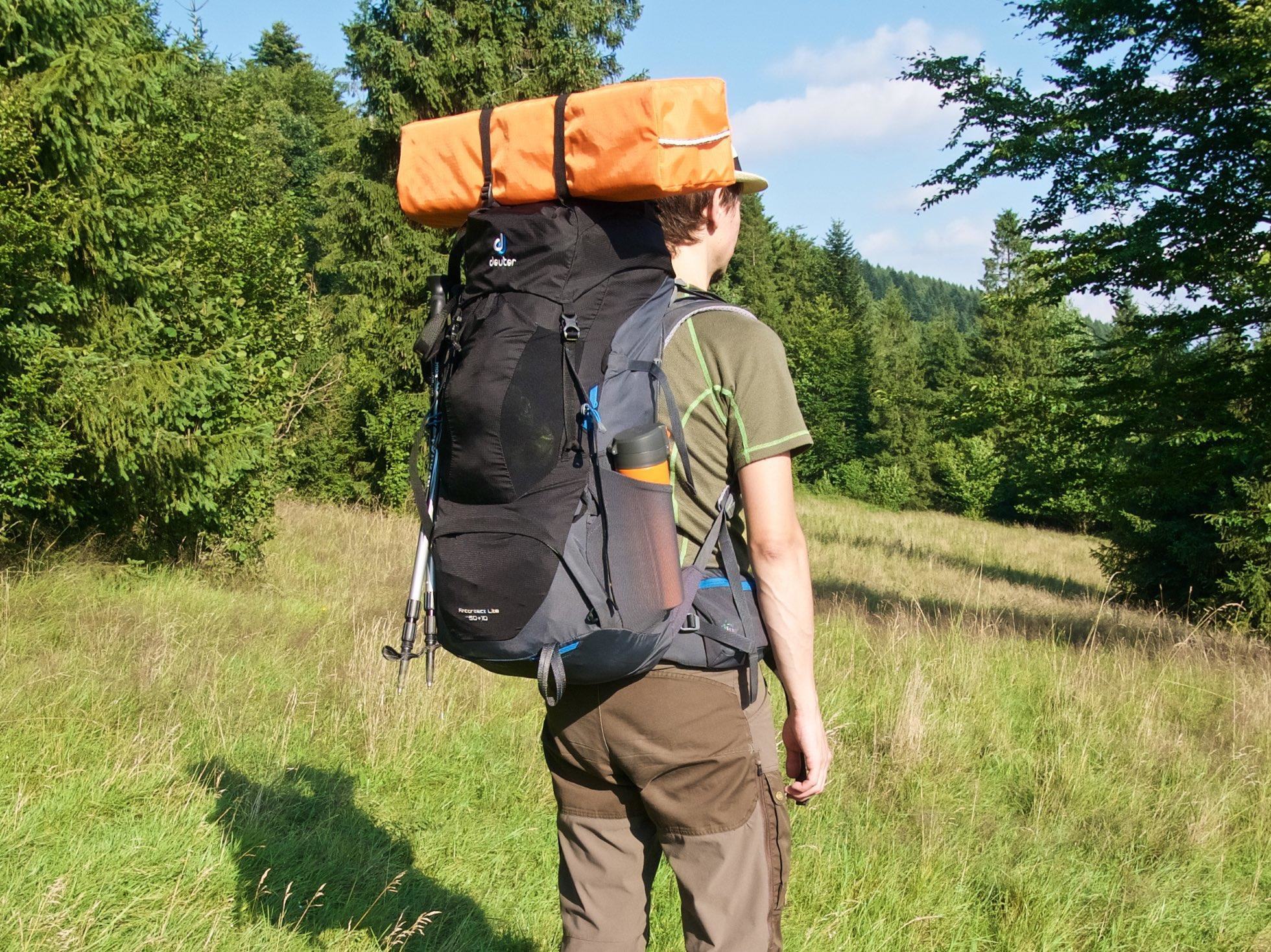 Deuter AirContact Lite je trekkingový batoh klasickej konštrukcie s hmotnosťou hlboko pod 2 kg