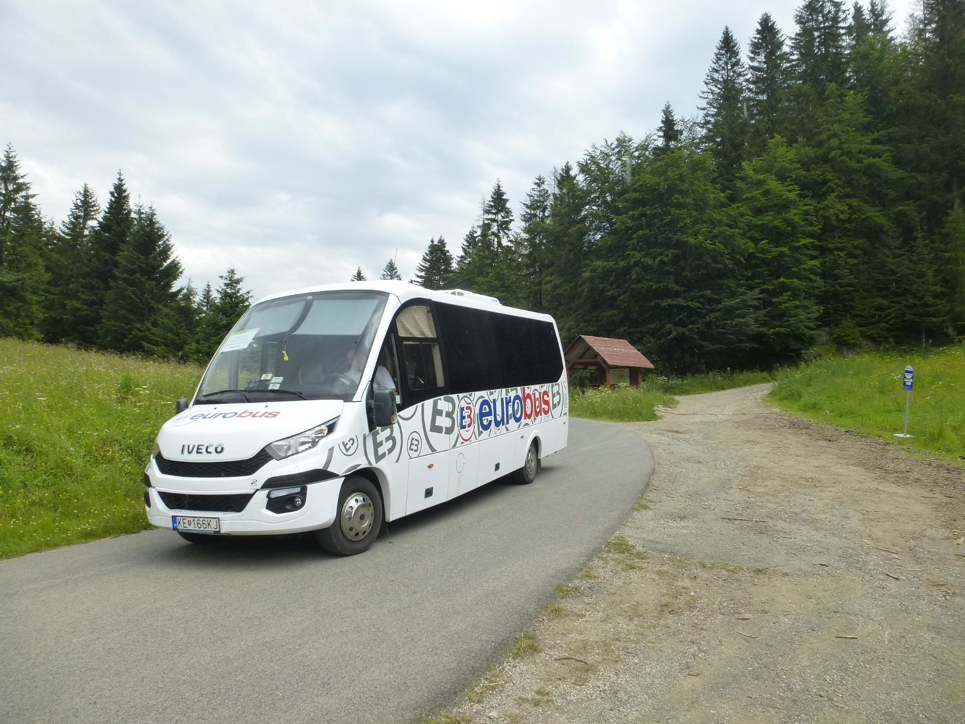 Letný minibus v sedle Kopanec (987 m)