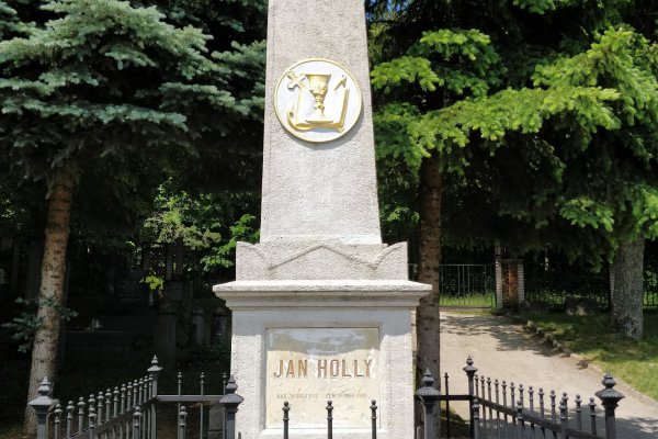 Hrob Jána Hollého na cintoríne