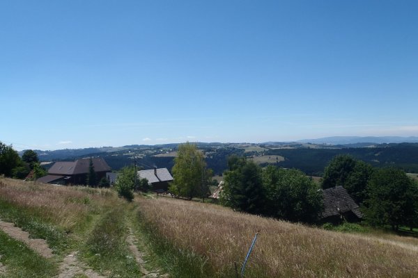 Výhľady späť na planinu nad osadou Bratkovica
