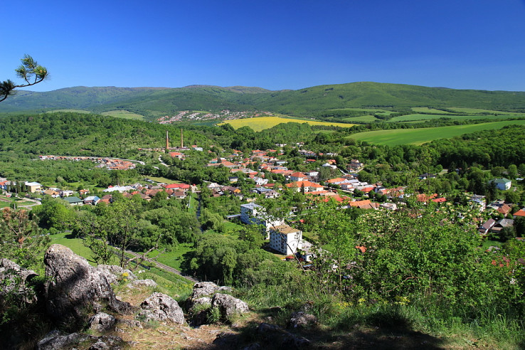 Na Jasovskej skale - v strede na obzore Kojšovská hoľa