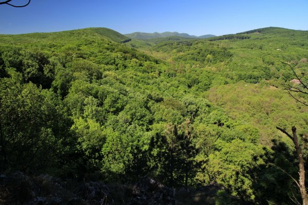 Z výstupu na Jasovskú skalu, zľava Kriška, Jelení vrch a Šugov