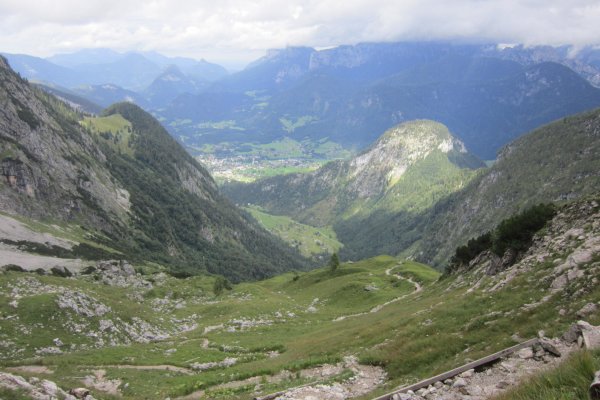 Výhľad do doliny a na Lofer z alpských lúk
