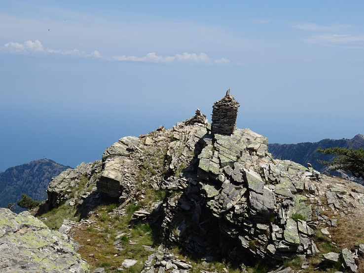 Kamenný mužík na jednom z výbežkov vrcholu