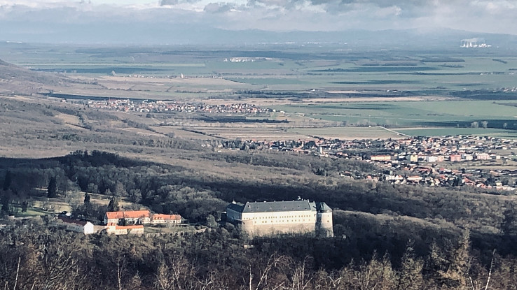 Hrad Červený Kameň a Podunajská nížina