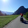 Cyklochodník v údolí Zgornja Dolina s výrazným vrchom Studor