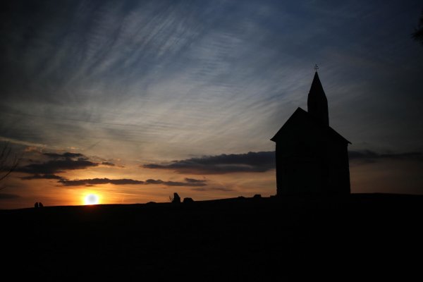 Drážovský kostolík pri západe slnka