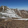 V sedle, v pozadí Toubkal - západný vrchol, 4030 m