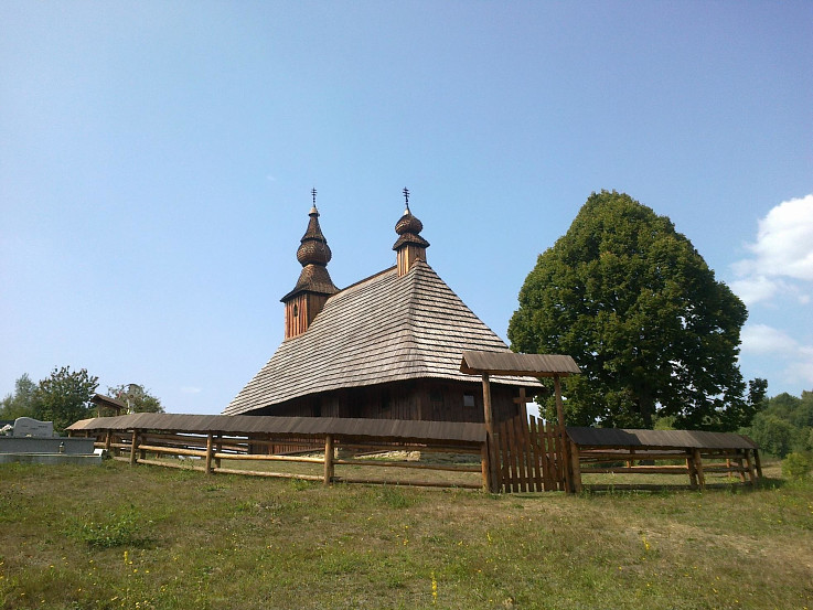Drevená cerkev sv. Bazila Veľkého z polovice 18. storočia v Hrabovej Roztoke