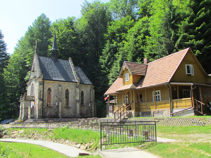 Kostolík a chata pri pustovni svätého Jána z Dukly