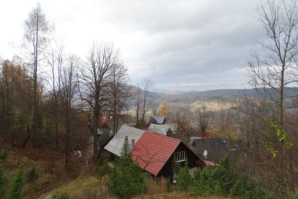 Celkový pohľad na rodisko Jánošíka (autor foto: Tomáš Trstenský)
