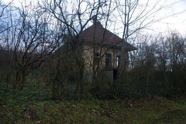 Opustené domy v dedine Rakov nad Bodvou (Bódvarákó)