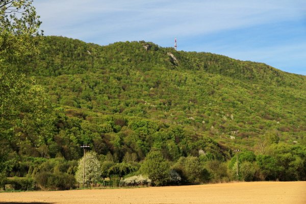 Dievčenská skala z okraja Krásnohorskej Dlhej Lúky