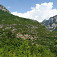Malá horská osada Dubočani na strmých svahoch Bjelašnice (autor foto: Tomáš Trstenský)