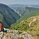 Oddych s výhľadom na kaňon Rakitnice, vzadu planina Prenj (autor foto: Martin Baniari)