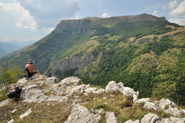 Hora Obalj (planina Bjelašnica) z vyhliadky Prut nad kaňonom Rakitnice blízko dedinky Bobovica (autor foto: Martin Baniari)