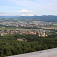 Výhľad z rozhľadne Čajka v oblakoch na mestá Bojnice a Prievidza