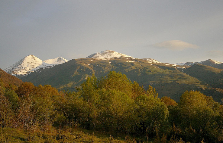 Šar planina s vrcholmi nad 2700 m: zľava Mal Turčin, Titov vrv, Bakardan (foto Marek Súľovský)