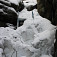 Rebríky v trhline pod snehom a ľadom