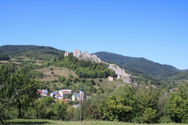 Lednické bradlo a hrad Lednica