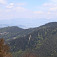 Výhľad pod vrcholom Brankova, vzadu Liptovská Mara a Západné Tatry