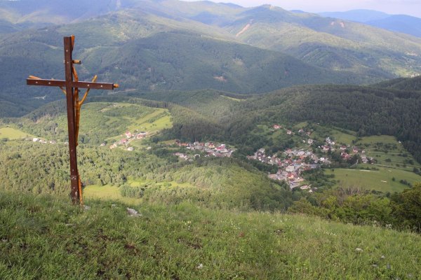 Pohľad z Temešskej skaly na obec Temeš