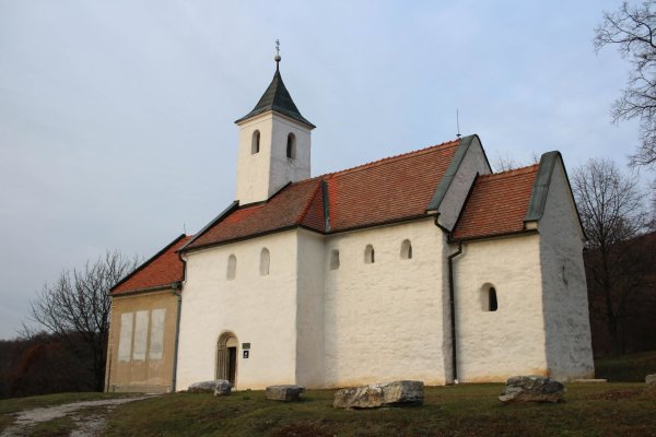 Jedna fotka z archívu: kostol svätého Juraja v obci Kostoľany pod Tribečom