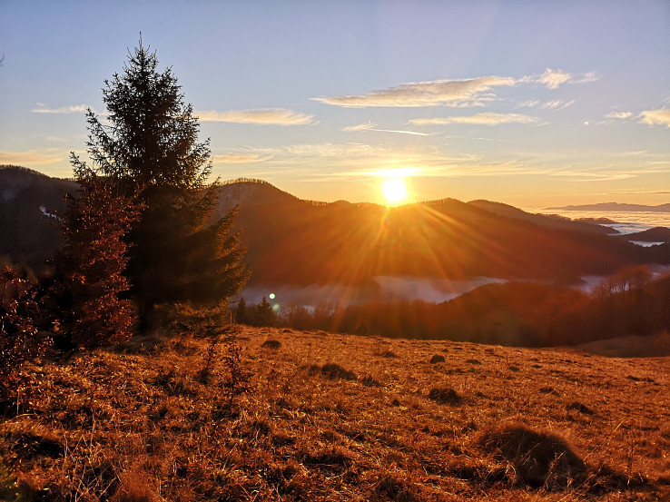 Západ Slnka nad vrcholom Viecha
