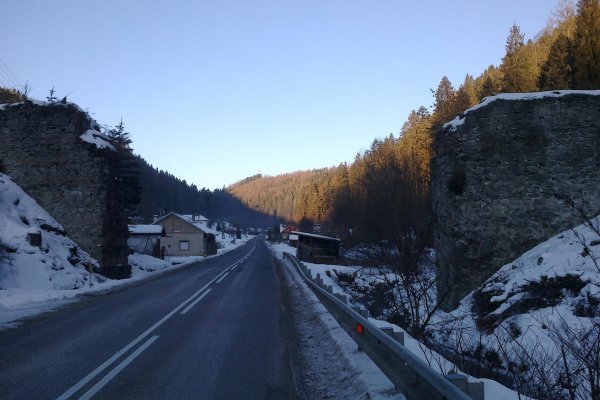 Zvyšky viaduktu lesnej železničky v Hnilčíku
