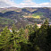 Výhľad z vyhliadky Gloriet na okolie mesta, nad mestom Žakarovský a najvyšší Krompašský vrch