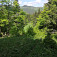 Zostupová trasa k lokalite Močidlo v Ľubochnianskej doline, v diaľke Javorina