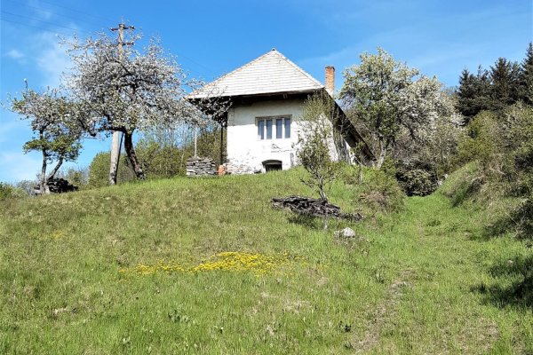 Samota v závere doliny potoka Tisovník 