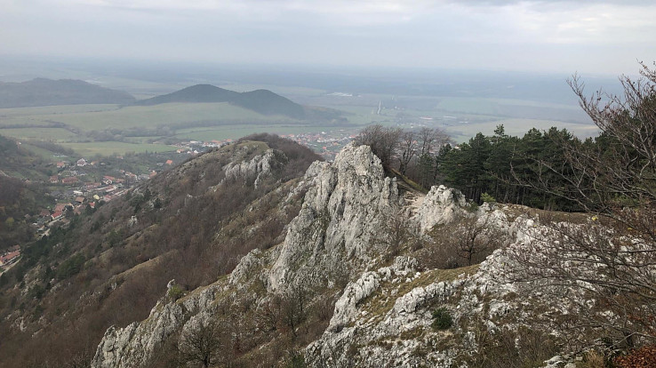 Výhľad z Kršlenice na Plavecký Mikuláš. Foto – Miloš Hajdin