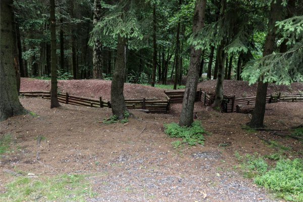 Zákopy pri bunkri Stachelberg